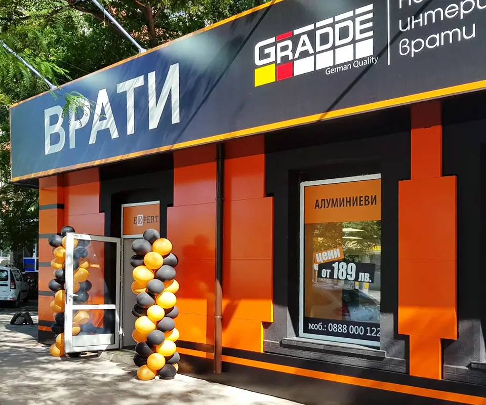 Шоурум Врати Експерт Пещера